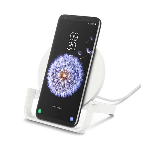 Bezdrôtový nabíjací stojan Belkin 10W s napájacím adaptérom QC 3.0, biely